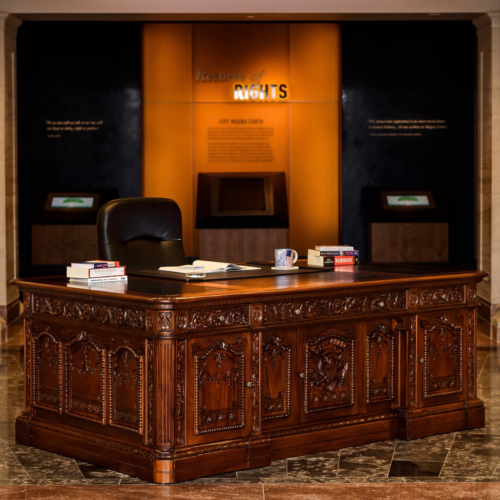 Resolute Desk Replica – National Archives Store